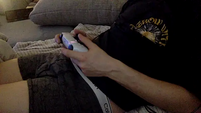 Snapshot of Breezydicksn chatting on 11.08.25 Breezydicksn online show from 11.08.25