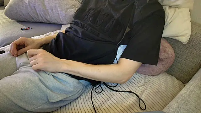 Snapshot of Breezydicksn chatting on 11.28.25 Breezydicksn online show from 11.28.25