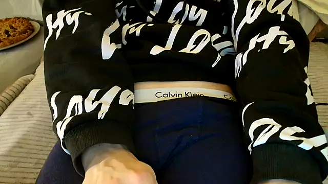 Snapshot of Breezydicksn chatting on 12.01.25 Breezydicksn online show from 12.01.25