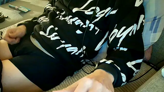 Snapshot of Breezydicksn chatting on 12.02.25 Breezydicksn online show from 12.02.25