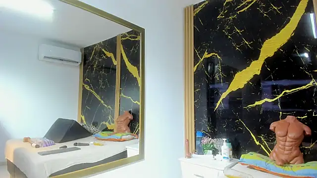 Snapshot of AdrianaVegga chatting on 02.11.26 AdrianaVegga online show from 02.11.26