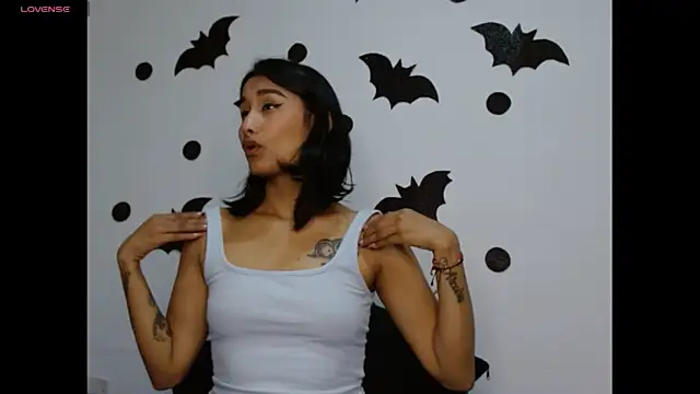 Gia Lee online show from 10.26.25