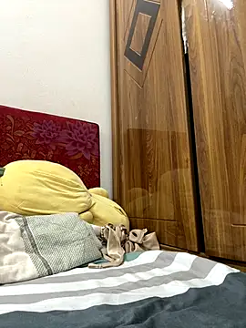 Snapshot of July-Asian chatting on 10.25.25 July-Asian online show from 10.25.25