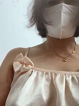 Snapshot of July-Asian chatting on 11.16.25 July-Asian online show from 11.16.25