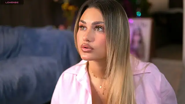 KayaAzur online show from 11.06.25