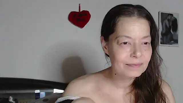 Snapshot of SexySarah177 chatting on 04.05.26 SexySarah177 online show from 04.05.26
