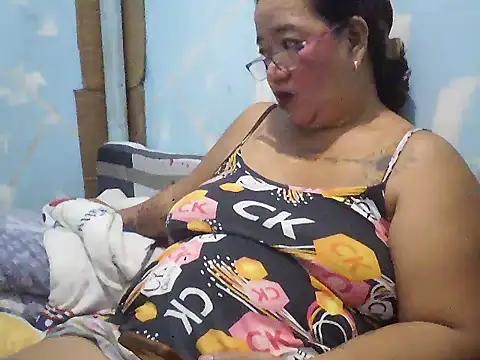 Snapshot of sweetsmile_naughty chatting on 11.05.25 sweetsmile naughty online show from 11.05.25