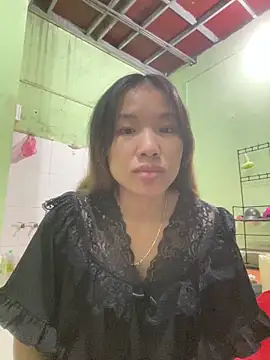 Snapshot of QueenLink chatting on 10.03.25 QueenLink online show from 10.03.25