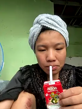 Snapshot of QueenLink chatting on 10.05.25 QueenLink online show from 10.05.25