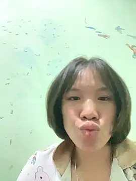 Snapshot of QueenLink chatting on 11.05.25 QueenLink online show from 11.05.25