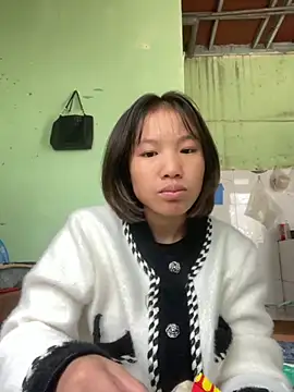 Snapshot of QueenLink chatting on 11.16.25 QueenLink online show from 11.16.25