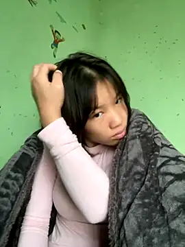 Snapshot of QueenLink chatting on 11.22.25 QueenLink online show from 11.22.25