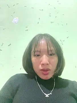 Snapshot of QueenLink chatting on 11.28.25 QueenLink online show from 11.28.25