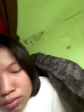 Snapshot of QueenLink chatting on 11.30.25 QueenLink online show from 11.30.25