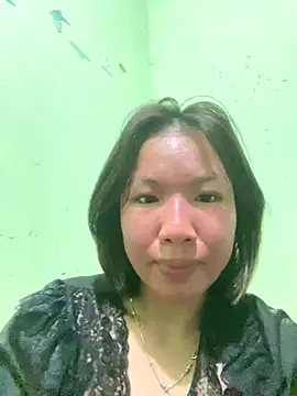 Snapshot of QueenLink chatting on 12.13.25 QueenLink online show from 12.13.25