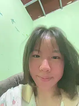 Snapshot of QueenLink chatting on 12.14.25 QueenLink online show from 12.14.25