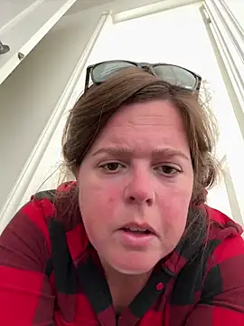 Snapshot of hornykitty1210 chatting on 10.28.25 hornykitty1210 online show from 10.28.25