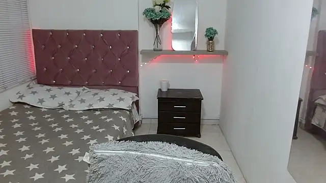 Snapshot of pixiefuckass chatting on 09.26.25 pixiefuckass online show from 09.26.25