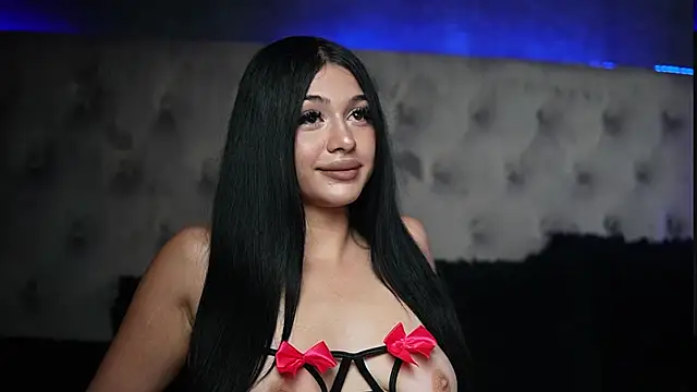 Snapshot of GiuliaSya chatting on 09.18.25 GiuliaSya online show from 09.18.25