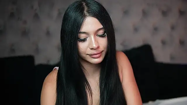 Snapshot of GiuliaSya chatting on 09.23.25 GiuliaSya online show from 09.23.25