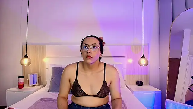 Snapshot of alehia_cute chatting on 10.09.25 alehia cute online show from 10.09.25