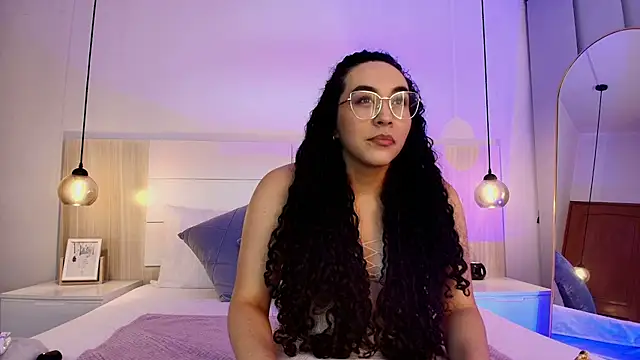 Snapshot of alehia_cute chatting on 10.23.25 alehia cute online show from 10.23.25