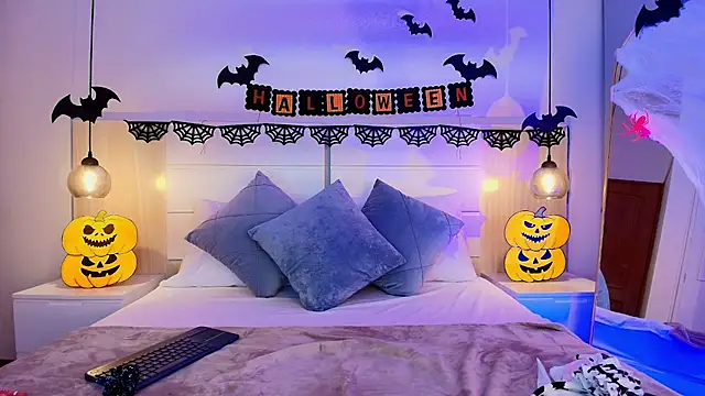 Snapshot of alehia_cute chatting on 10.30.25 alehia cute online show from 10.30.25