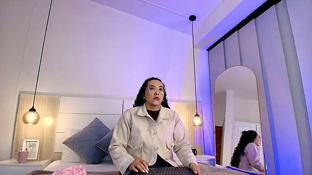 Snapshot of alehia_cute chatting on 11.09.25 alehia cute online show from 11.09.25