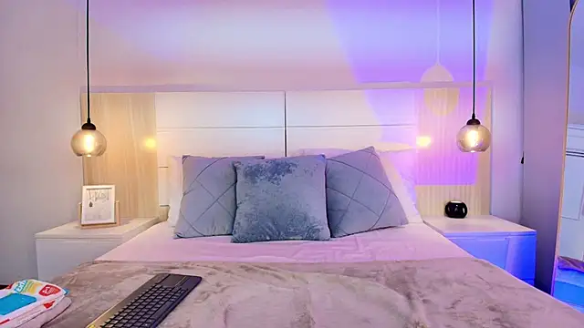 Snapshot of alehia_cute chatting on 11.20.25 alehia cute online show from 11.20.25