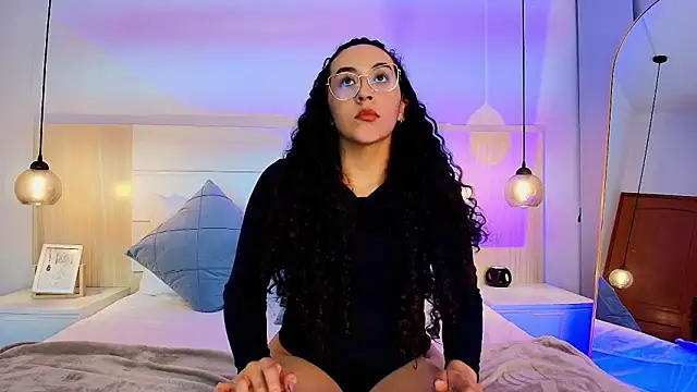 Snapshot of alehia_cute chatting on 11.30.25 alehia cute online show from 11.30.25