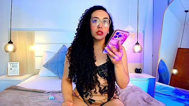 Snapshot of alehia_cute chatting on 12.05.25 alehia cute online show from 12.05.25