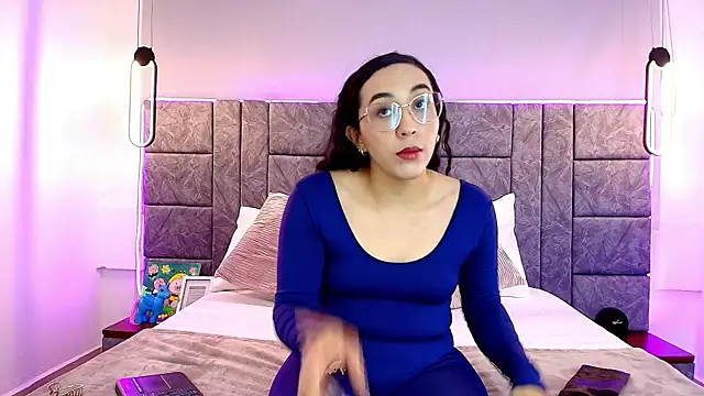 Snapshot of alehia_cute chatting on 12.14.25 alehia cute online show from 12.14.25