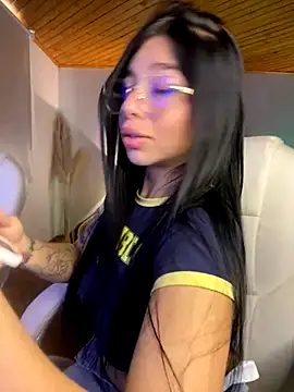 Maddy Piink online show from 10.03.25