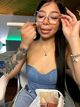 Maddy Piink online show from 11.28.25