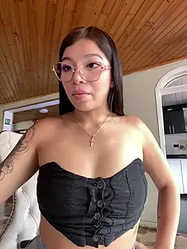 Maddy Piink online show from 02.03.26