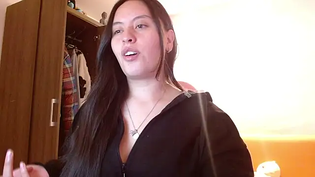 Snapshot of madissooon__ chatting on 11.14.25 madissooon online show from 11.14.25