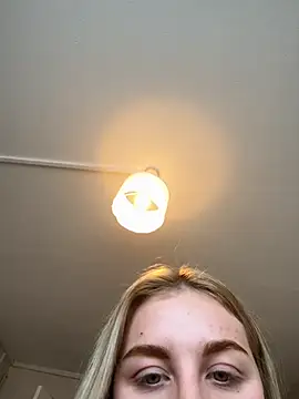 Layla 20  online show from 10.06.25