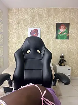 Snapshot of MorenaLush_Eup chatting on 12.14.25 MorenaLush Eup online show from 12.14.25