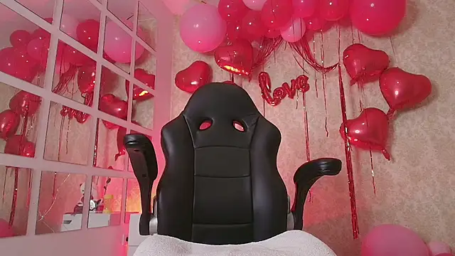 Snapshot of MorenaLush_Eup chatting on 02.14.26 MorenaLush Eup online show from 02.14.26