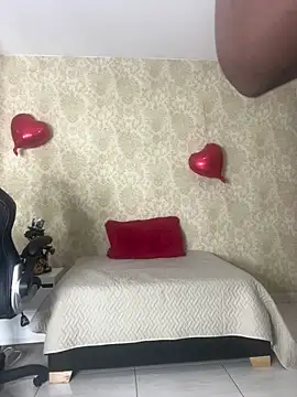 Snapshot of MorenaLush_Eup chatting on 04.15.26 MorenaLush Eup online show from 04.15.26