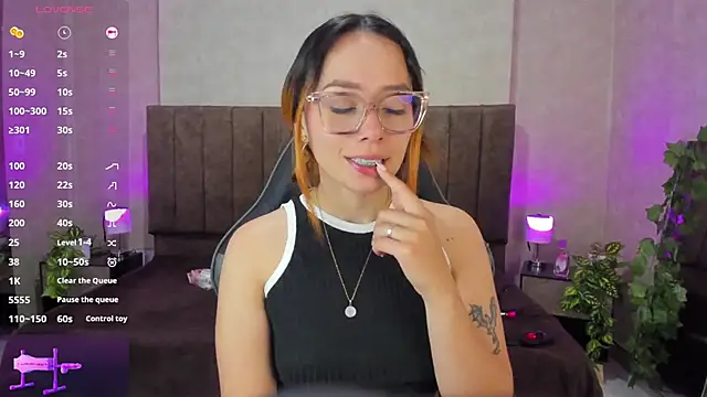 Snapshot of LanaMills_ chatting on 09.14.25 LanaMills online show from 09.14.25