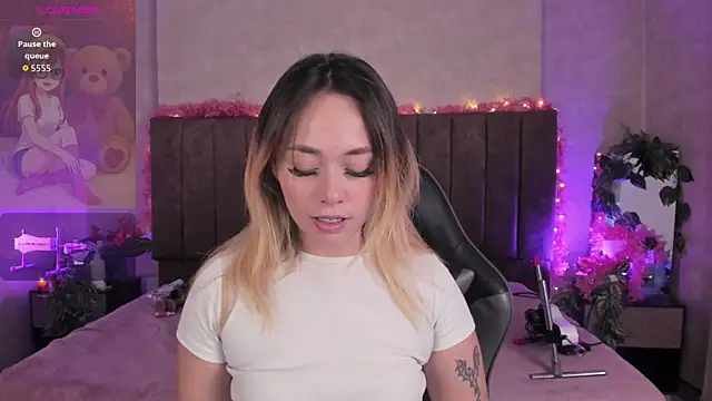 LanaMills  online show from 07.10.26