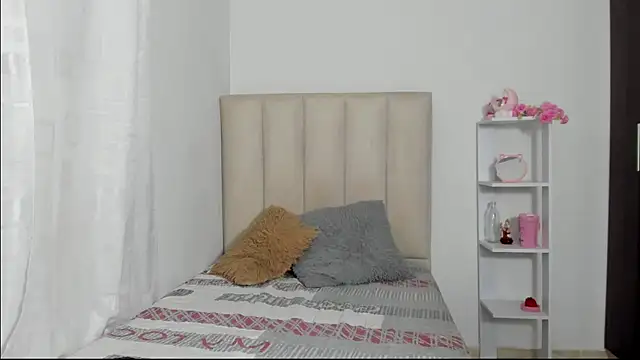 Snapshot of ImEmily444 chatting on 11.28.25 ImEmily444 online show from 11.28.25