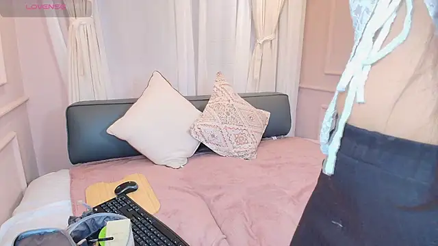 Nahomi key  online show from 11.12.25