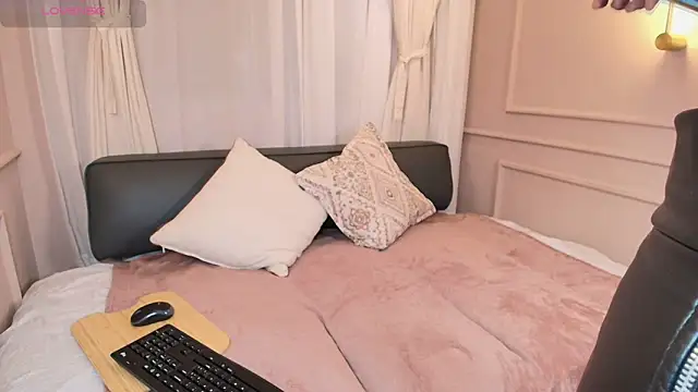 Nahomi key  online show from 11.18.25