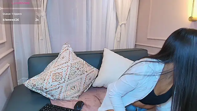 Nahomi key  online show from 11.21.25