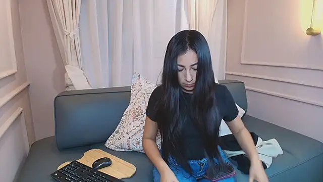 Nahomi key  online show from 11.24.25