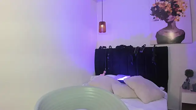 elisabethflores online show from 10.30.25