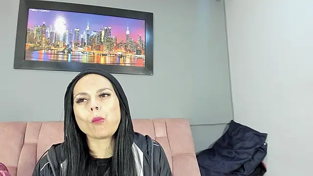Snapshot of CharlotteCottin chatting on 05.12.26 CharlotteCottin online show from 05.12.26