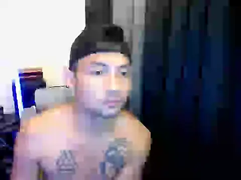 Snapshot of Thefriskyasian chatting on 09.11.25 Thefriskyasian online show from 09.11.25